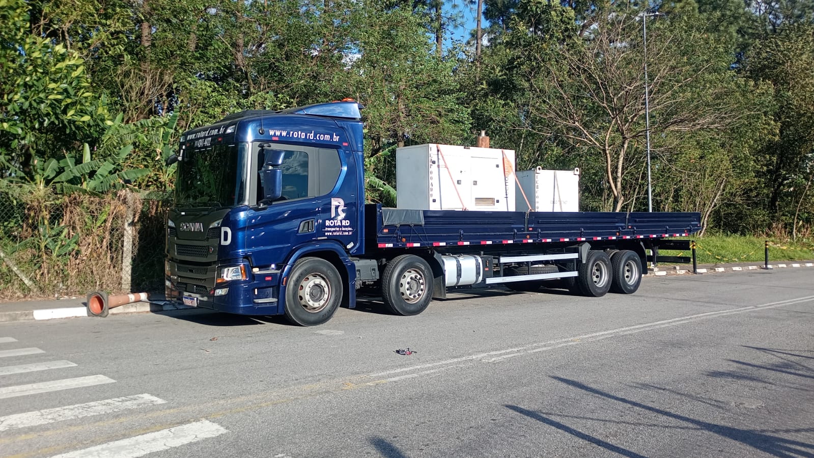 Geradores transportados em truck plataforma